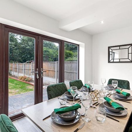 Walsall - 4 Bedroom House, Wi-Fi, Garden , Sleeps 8 - Jrr Stays Bescot المظهر الخارجي الصورة