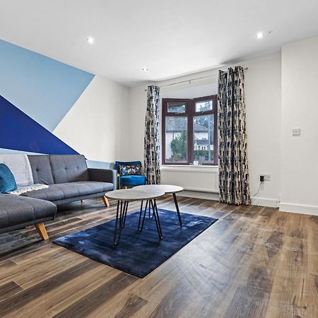 Walsall - 4 Bedroom House, Wi-Fi, Garden , Sleeps 8 - Jrr Stays Bescot المظهر الخارجي الصورة