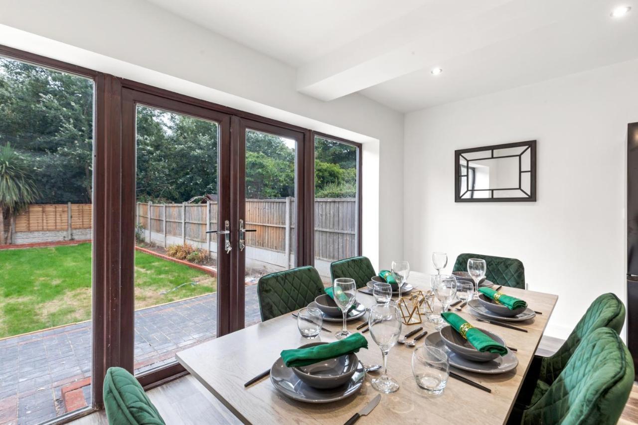Walsall - 4 Bedroom House, Wi-Fi, Garden , Sleeps 8 - Jrr Stays Bescot المظهر الخارجي الصورة