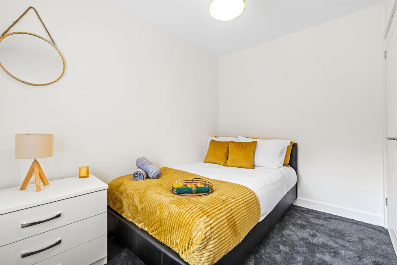 Walsall - 4 Bedroom House, Wi-Fi, Garden , Sleeps 8 - Jrr Stays Bescot المظهر الخارجي الصورة