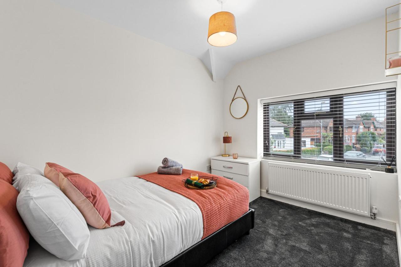 Walsall - 4 Bedroom House, Wi-Fi, Garden , Sleeps 8 - Jrr Stays Bescot المظهر الخارجي الصورة