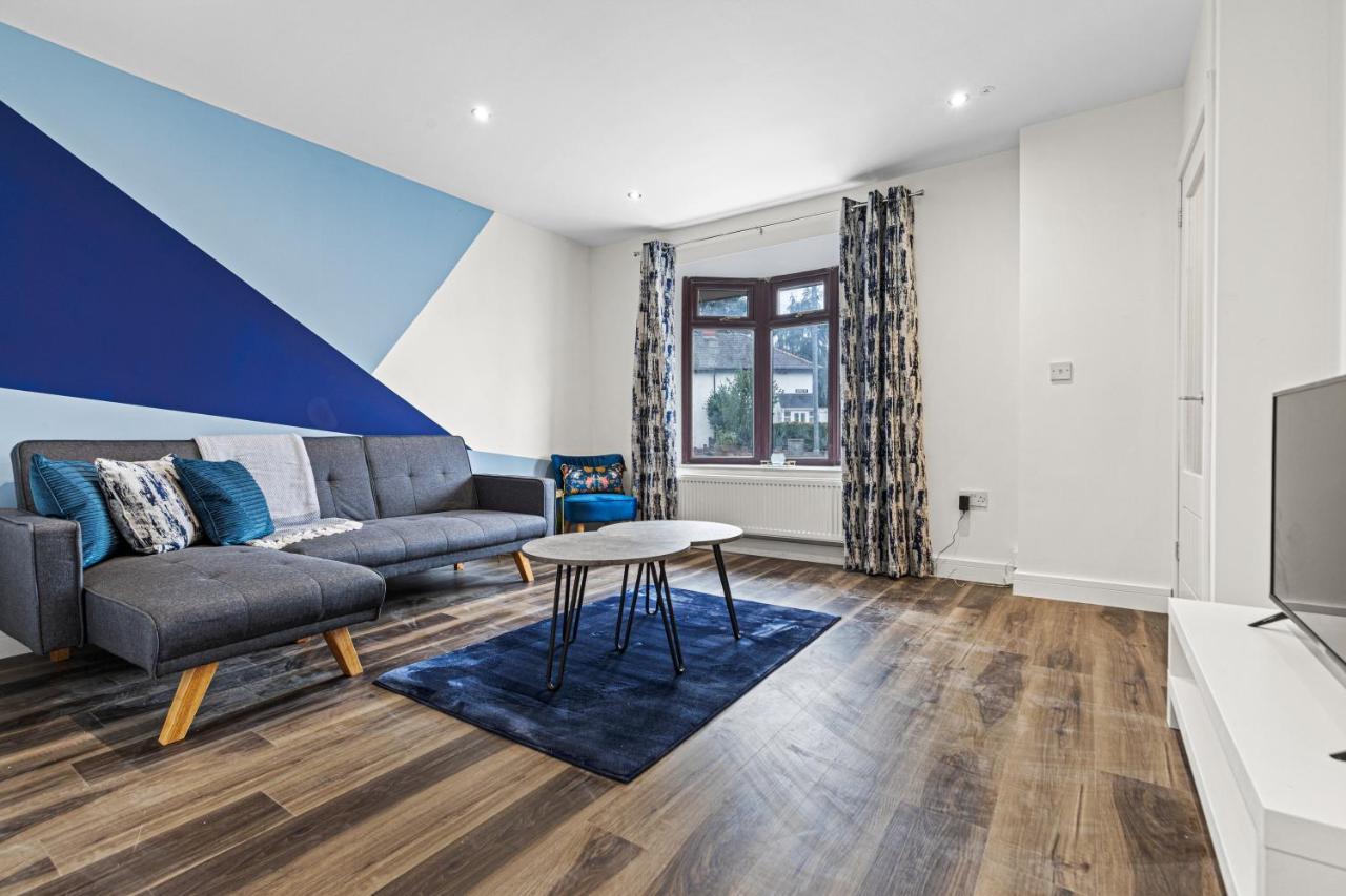 Walsall - 4 Bedroom House, Wi-Fi, Garden , Sleeps 8 - Jrr Stays Bescot المظهر الخارجي الصورة